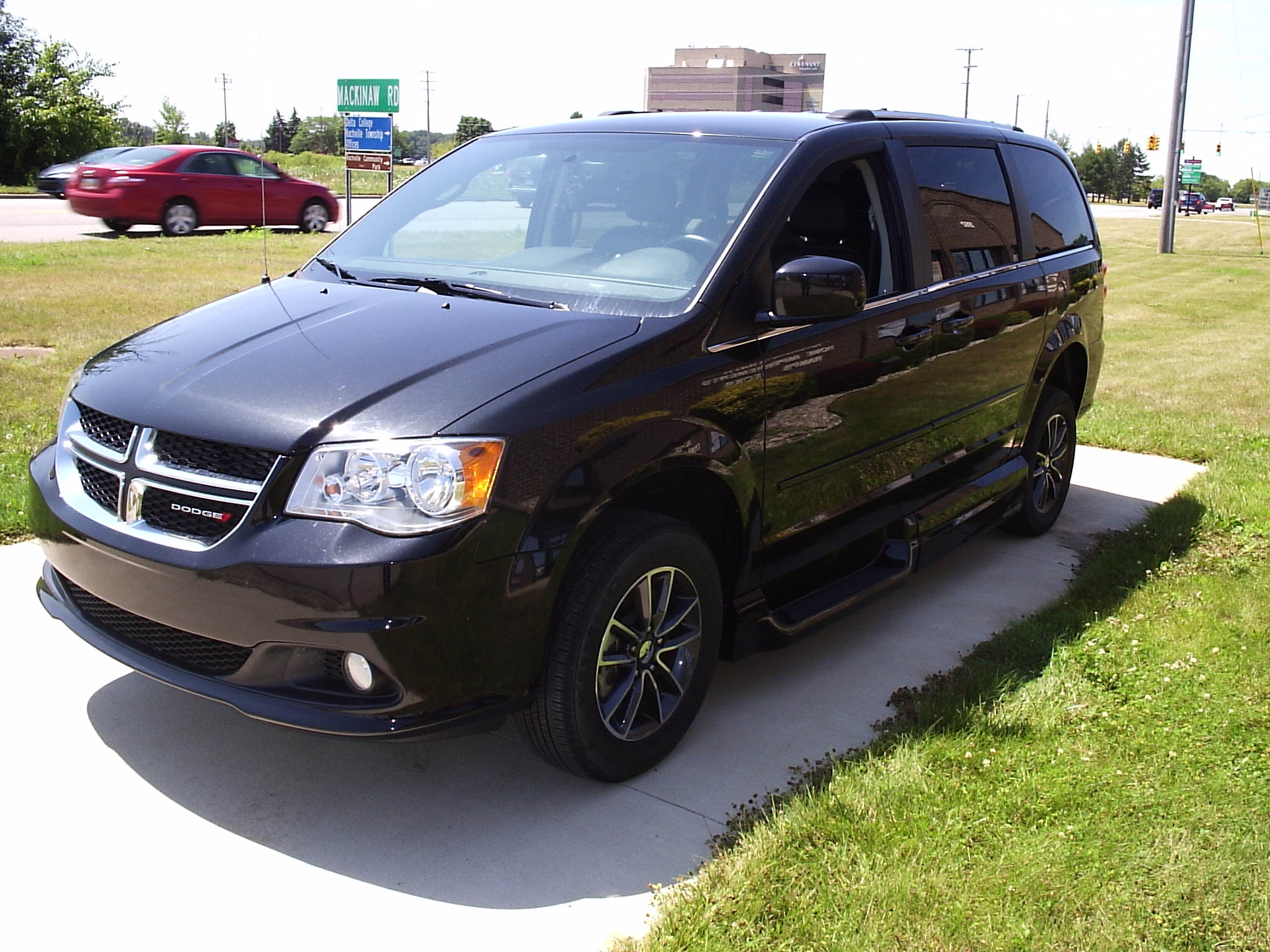 2017 dodge grand caravan sxt van